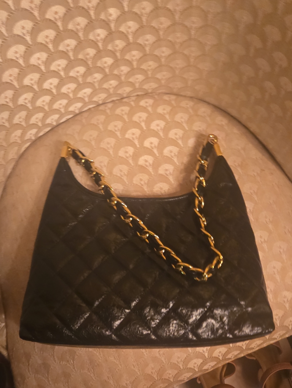 Black Quilted Buttery Sholder Bag. Medium Size. - Picture 4 of 5